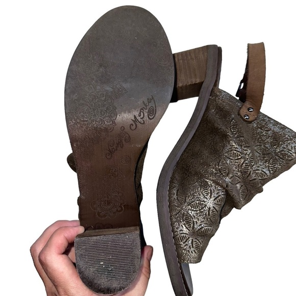 Naughty Monkey Bronze Nyxx Leather Cut-out Open Toe Mules - Picture 10 of 11